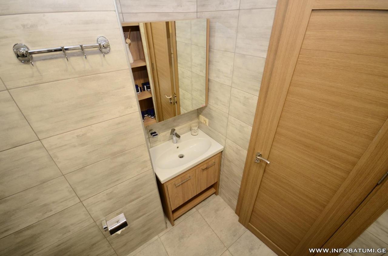 West Apartments บาทูมิ ภายนอก รูปภาพ