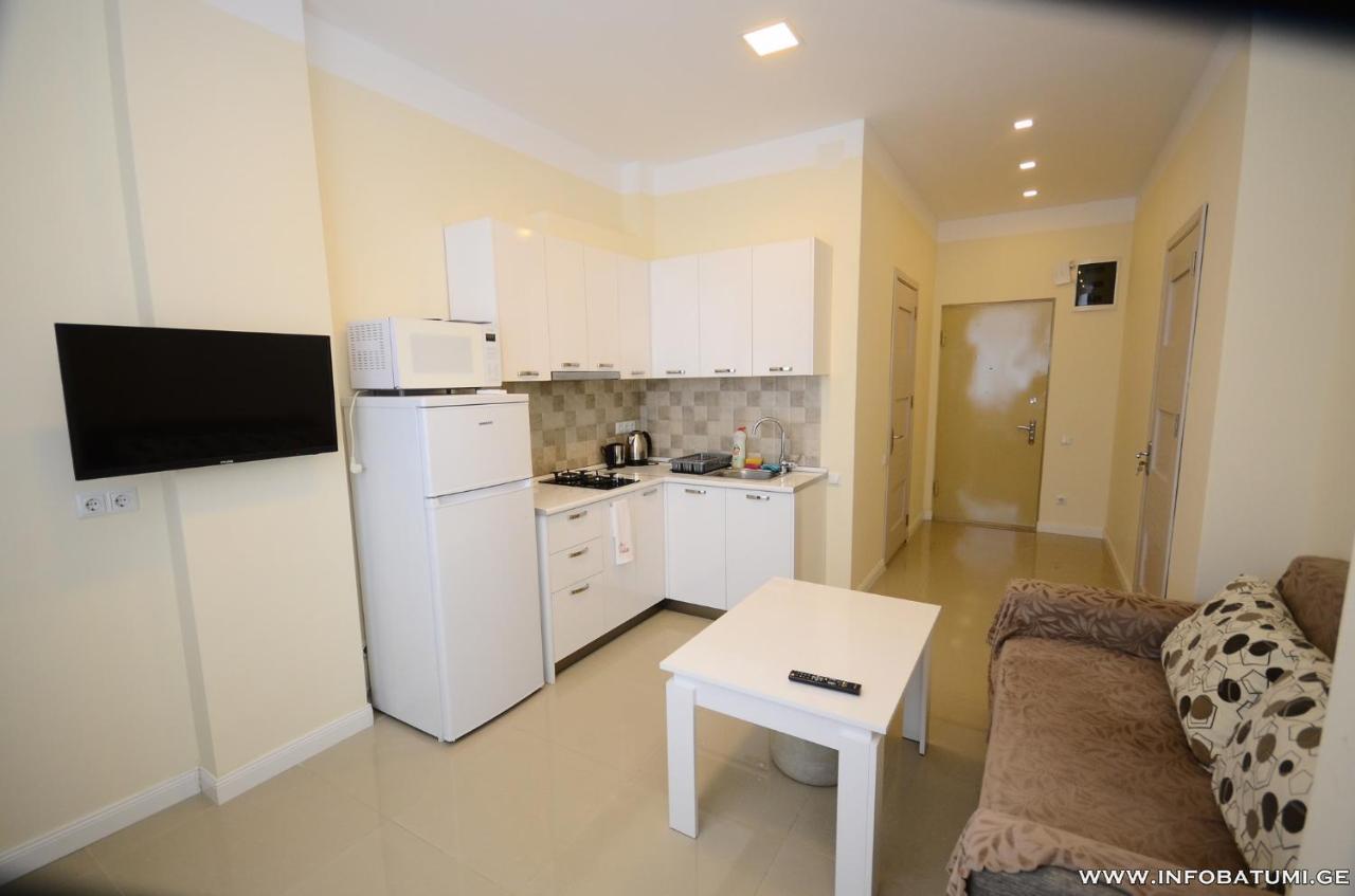 West Apartments บาทูมิ ภายนอก รูปภาพ