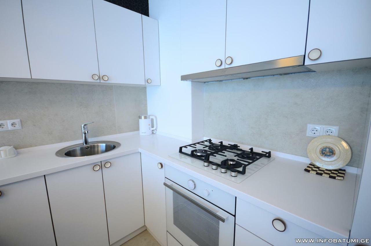 West Apartments บาทูมิ ภายนอก รูปภาพ